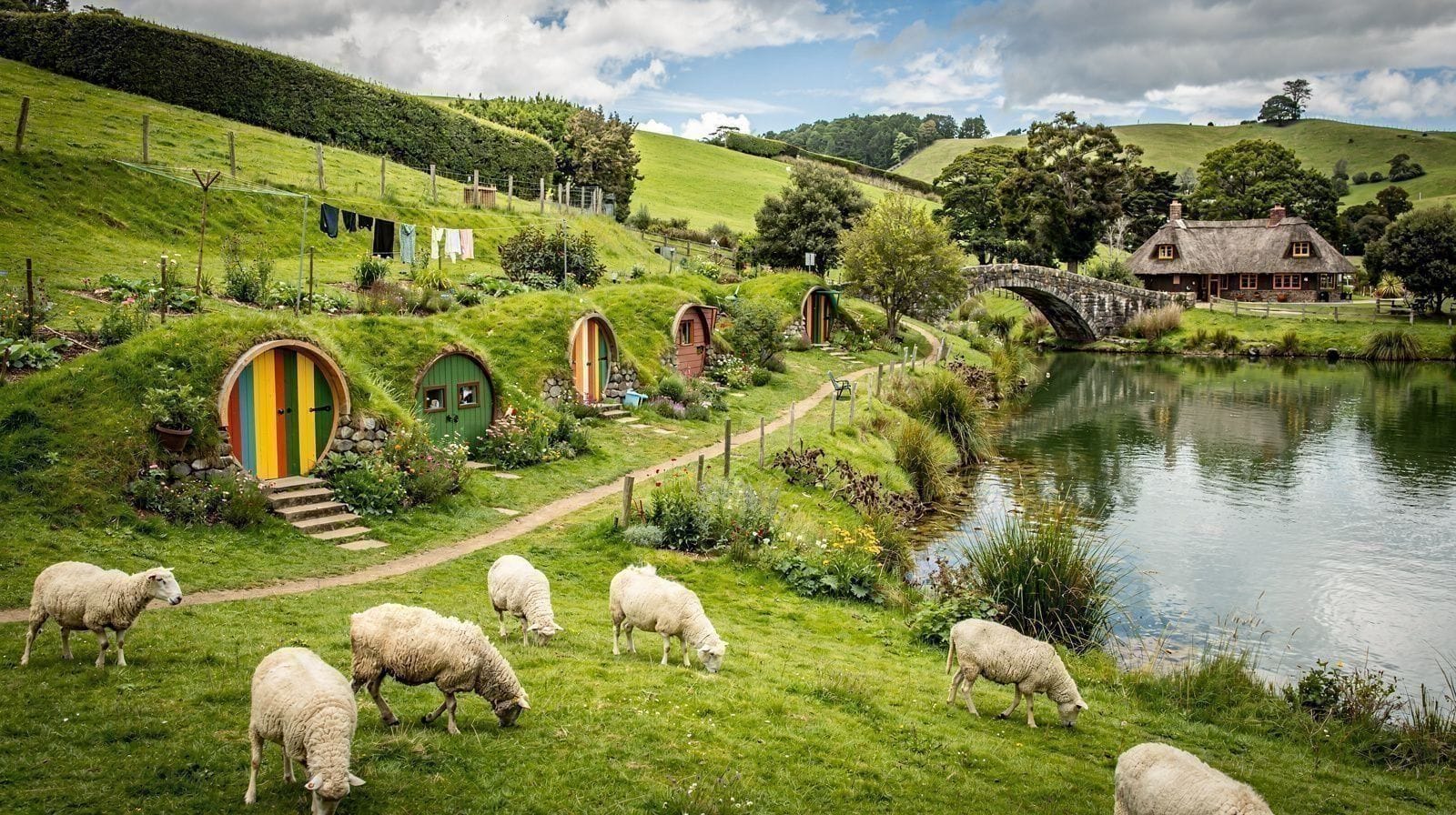 Hobbiton Movie Set