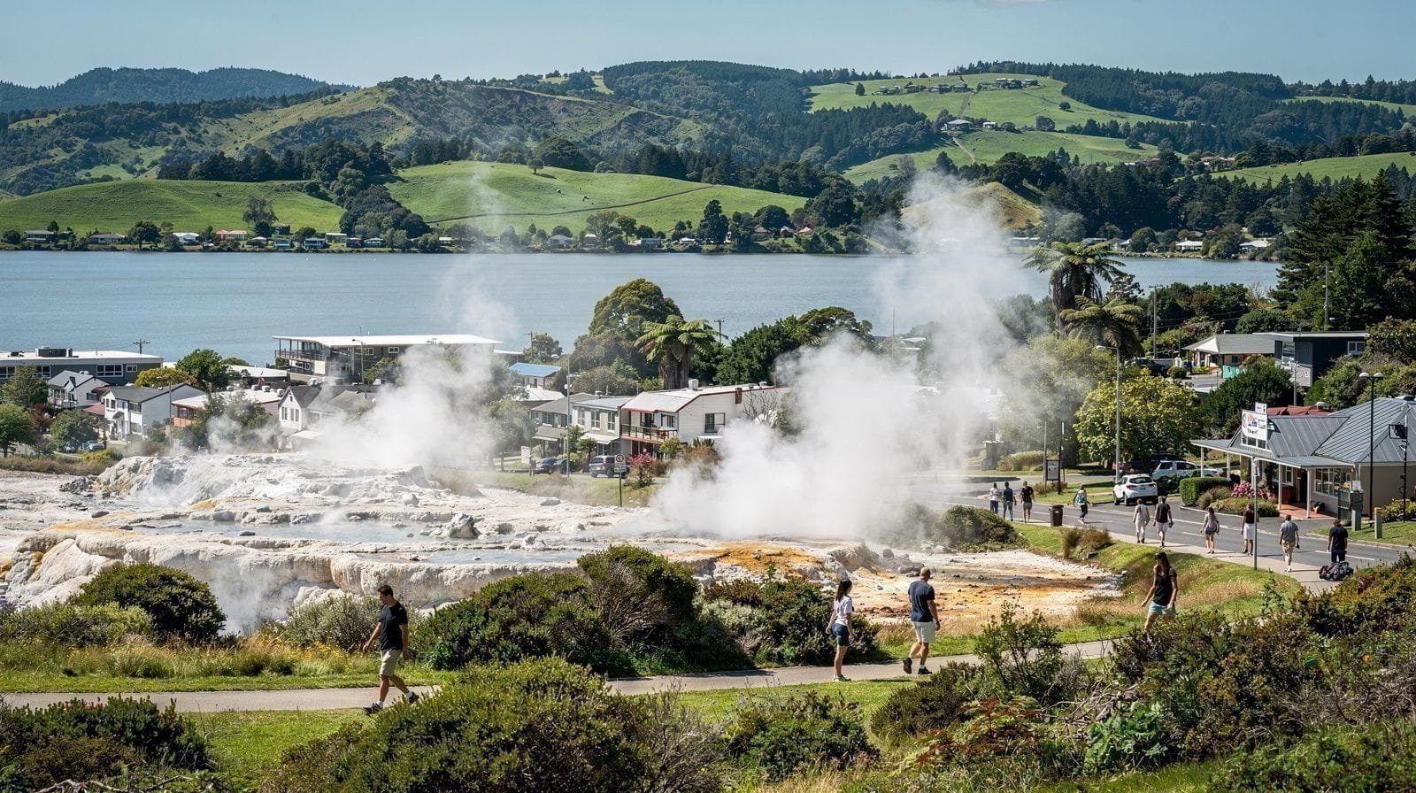 Rotorua en été : lacs tièdes, longues journées et réservations anticipées