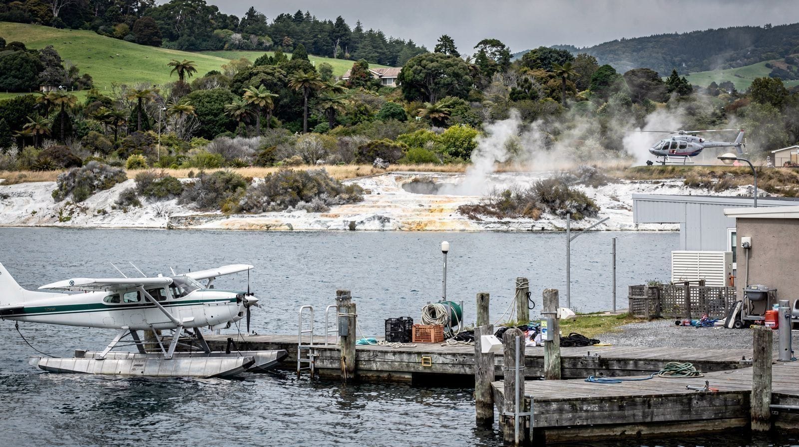 Loty widokowe nad Rotorua: hydroplan, helikopter czy Whakaari